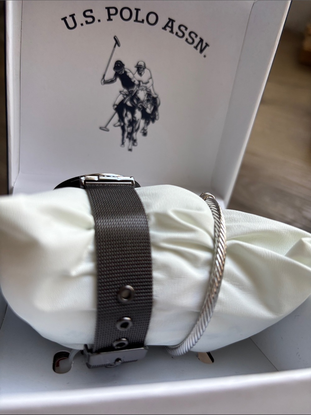U.S. Polo Assn. Women's Black Dial Watch w/ Silver-Tone Bracelet Set. New in box - Picture 3 of 5